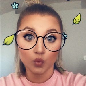 Meet your Posher, Casey